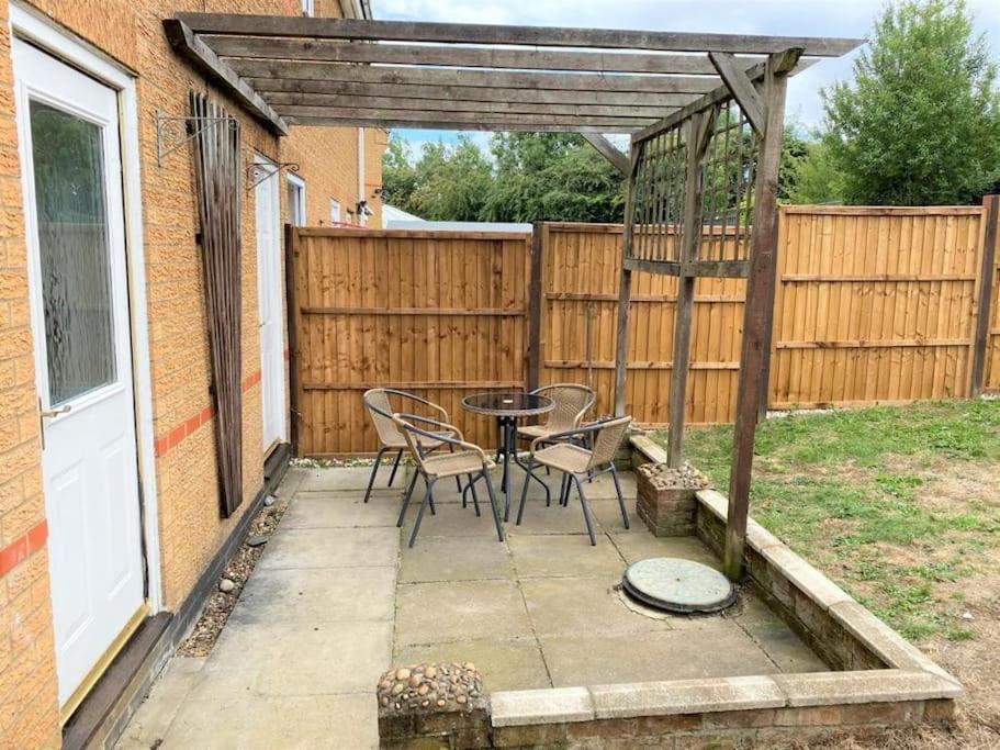 Charming Home In Wellingborough Exterior foto
